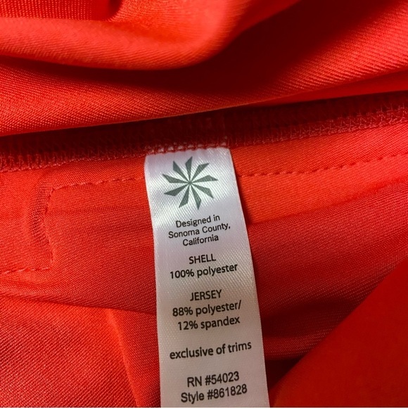 Athleta Ladies Activewear Vest full Front Zip Raspberry Color Medium Gorpcore - Picture 14 of 14